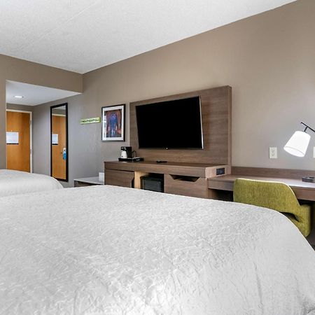 Hampton Inn & Suites Louisville East מראה חיצוני תמונה