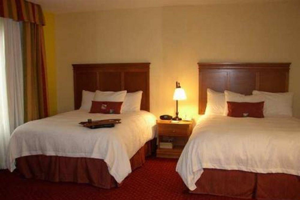 Hampton Inn & Suites Louisville East מראה חיצוני תמונה