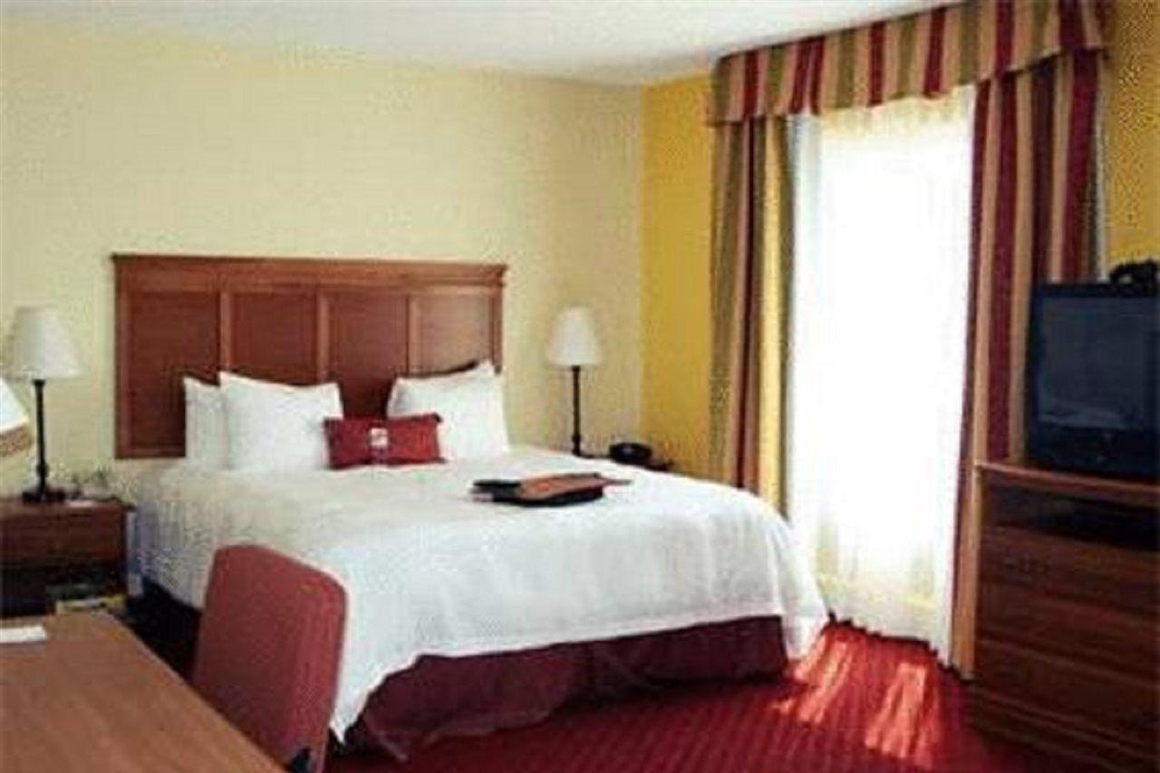 Hampton Inn & Suites Louisville East מראה חיצוני תמונה