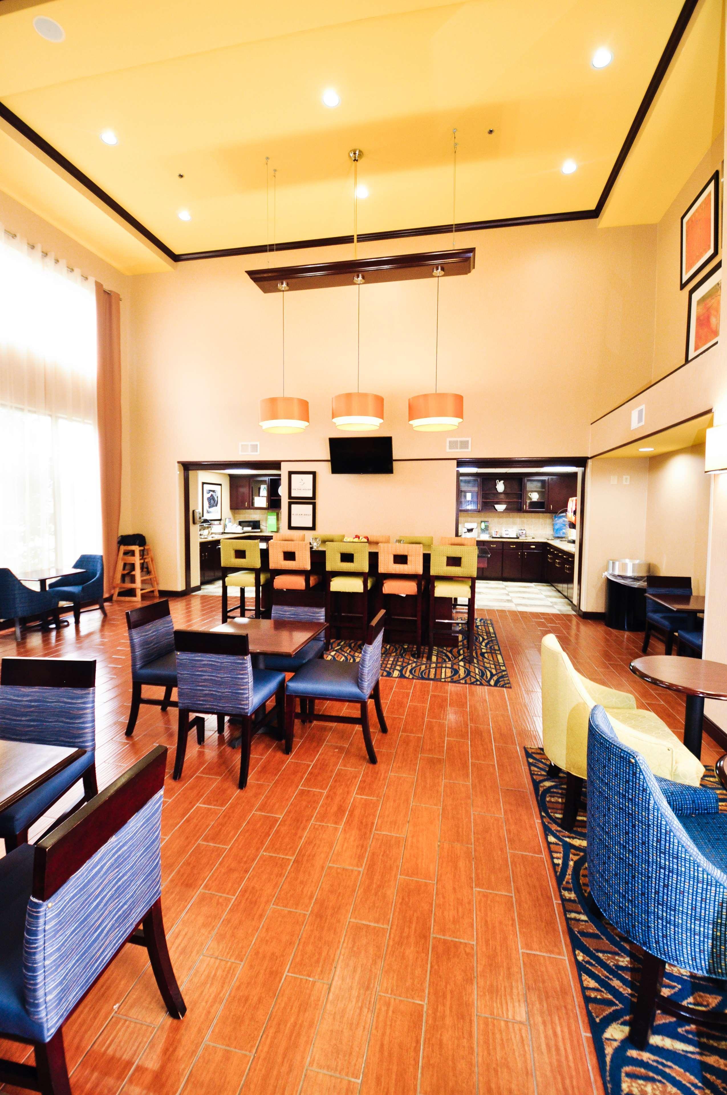 Hampton Inn & Suites Louisville East מראה חיצוני תמונה