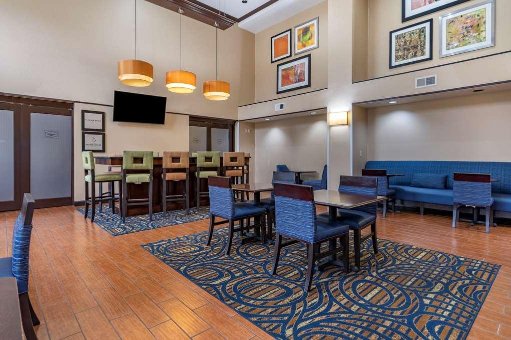Hampton Inn & Suites Louisville East מראה חיצוני תמונה