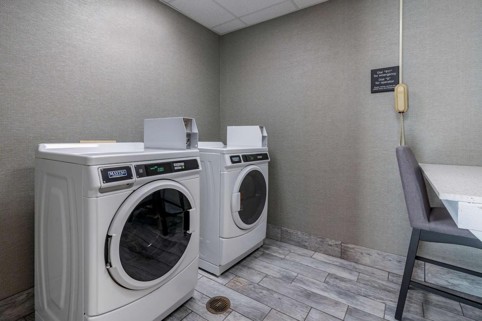 Hampton Inn & Suites Louisville East מראה חיצוני תמונה
