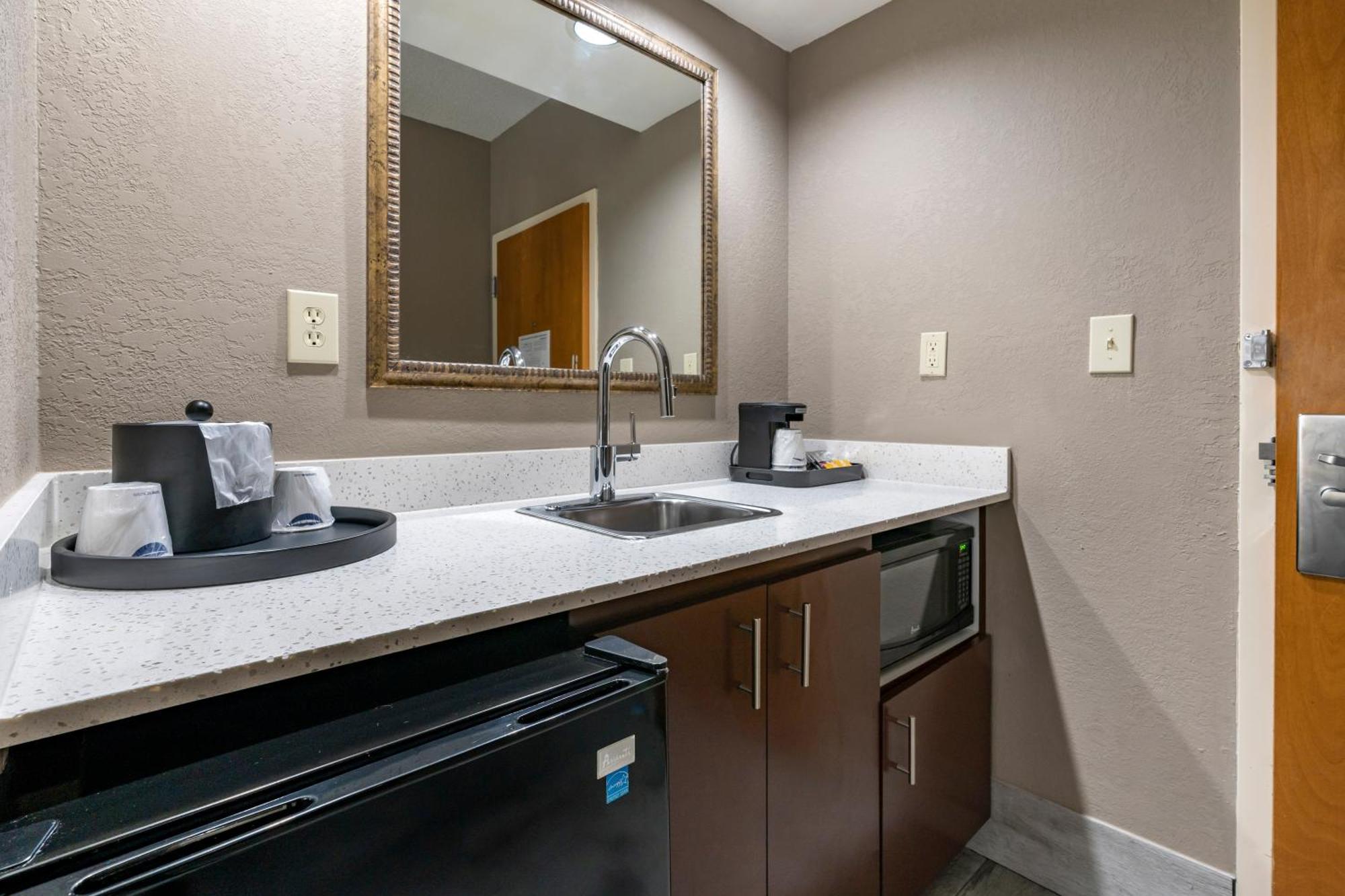 Hampton Inn & Suites Louisville East מראה חיצוני תמונה
